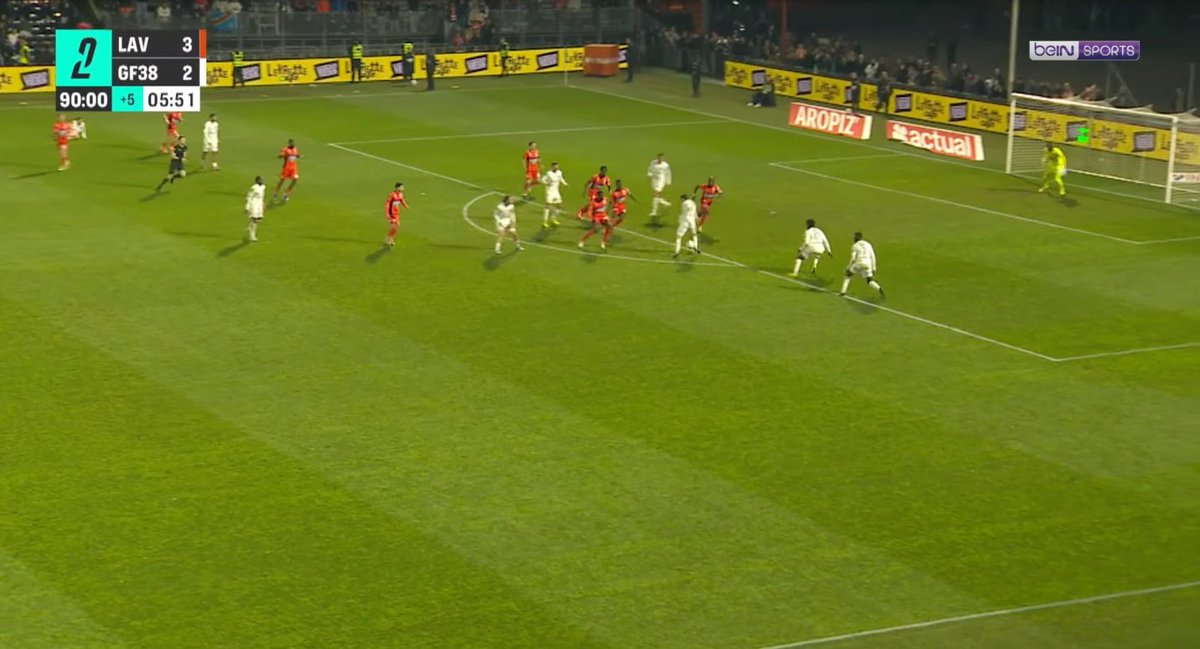 On a tous penser a l'éventuelle clim après le 3-2. Heureusement que les Grenoblois sont maladroits ... Comment la défense peut être alignée de la sorte ? 
On s'en sort très bien, les dieux du foot étaient de notre côté.