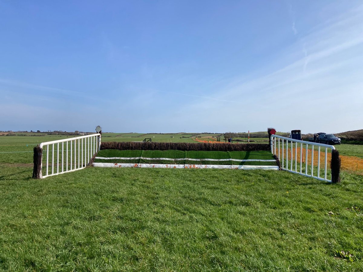 Irish National Hunt Steeplechase CLG tweet media