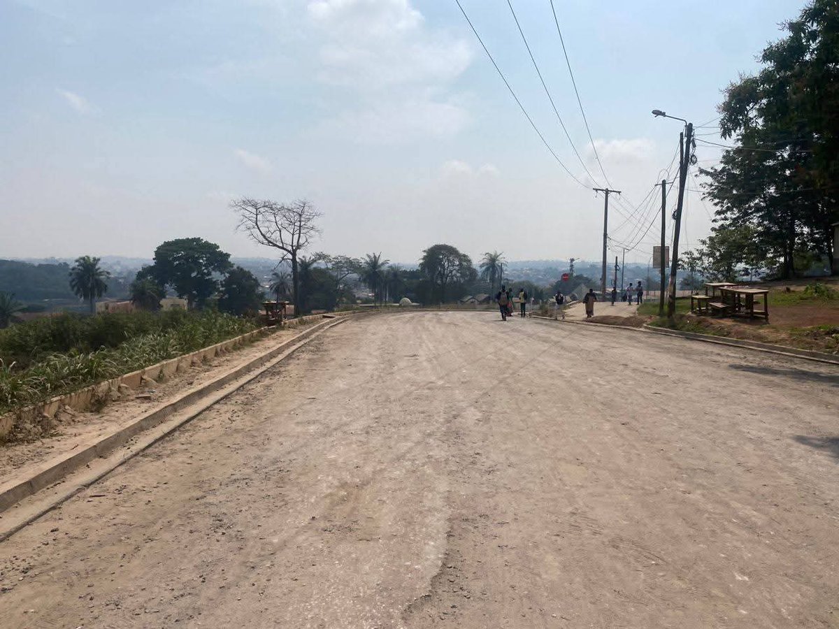 TheCameroonianZ's tweet photo. Travaux de réhabilitation du tronçon Basilique Mvolyé - Carrefour Vogt #Yaoundé. https://t.co/zsAL69harN