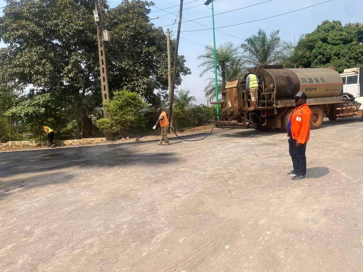 TheCameroonianZ's tweet photo. Travaux de réhabilitation du tronçon Basilique Mvolyé - Carrefour Vogt #Yaoundé. https://t.co/zsAL69harN