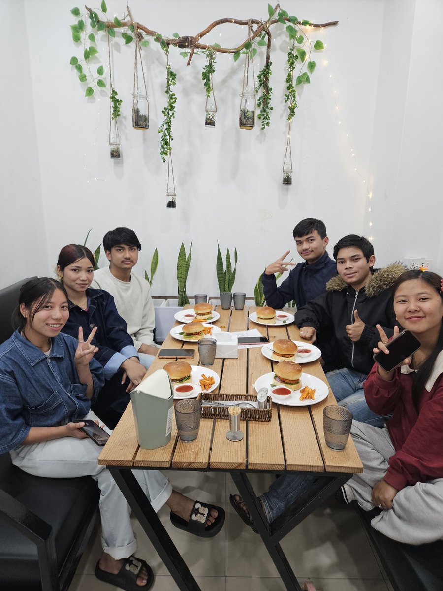 biggbites's tweet photo. Burger is in our hit list. Youngsters flocking in to enjoy our burgers. 

Regular and repeat customers..... Photo taken &amp; posted with consent. https://t.co/AWlJTVk3o5