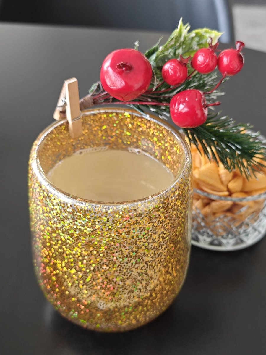 Moolaxable tweet media