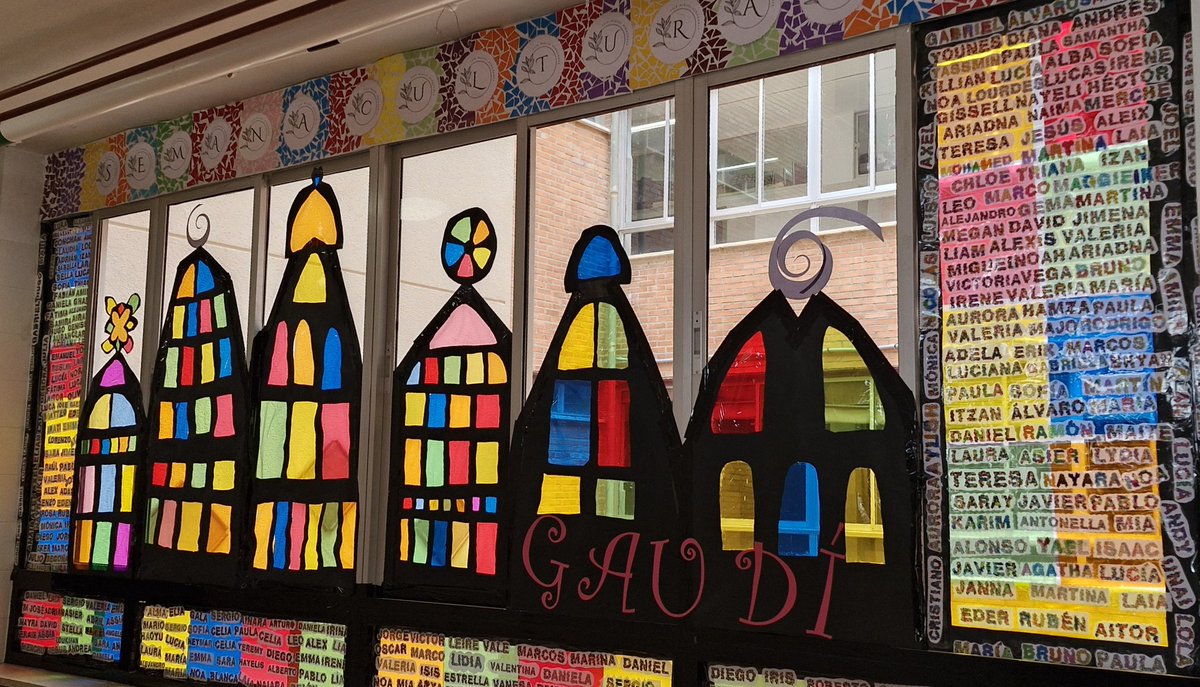 ¡¡¡Semana Cultural: Gaudí y sus mosaicos!!!. El lunes comienza nuestra Semana Cultural con el gran mural a la entrada del colegio compuesto por los nombres de los alumnos realizados con mosaicos. Una obra de arte del Equipo de Atención a la Diversidad <a href="/ampa_sta/">AMPA Miguel Hernandez (Sta.Marta)</a>  <a href="/educacyl/">Educación JCyL</a>