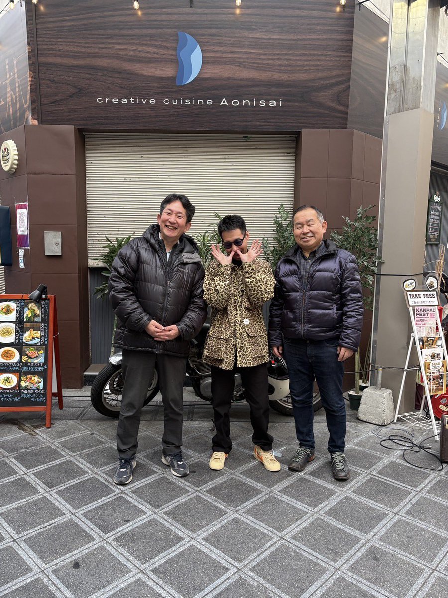 Toshi70523439's tweet photo. コブクロの聖地"堺東商店街"にあるアオニサイさんの前でストリートライブをやらせて頂きました！

立ち止まって下さった方、わざわざ来て下さった方、ありがとうございました！

そして、僕にこのような機会を下さって本当にありがとうございました！

#コブクロ #黒田俊介 #堺東商店街 https://t.co/txFhuPCdxZ