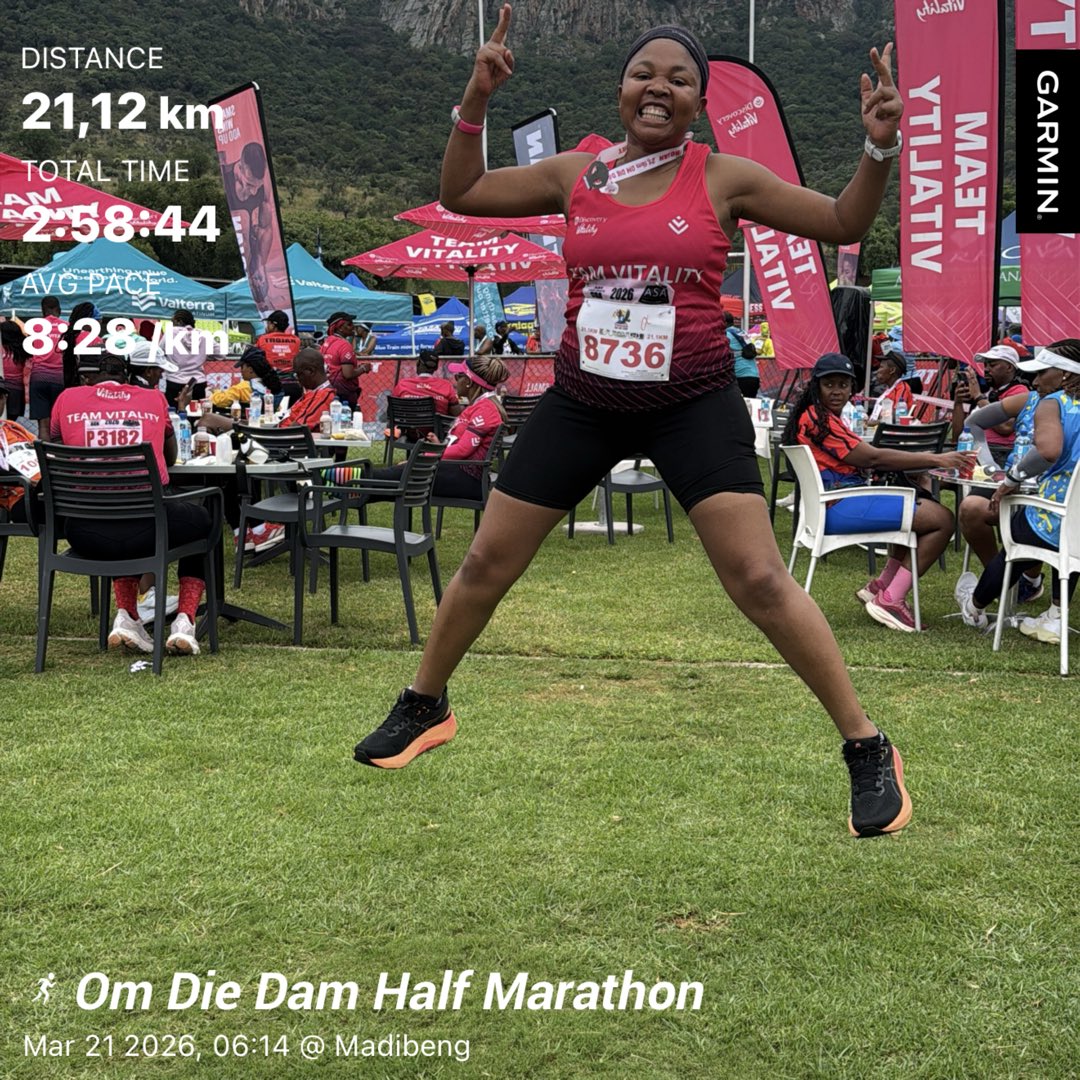 Letebem's tweet image. Me pretending to be strong after I nearly saw my ancestors. 
#RunningWithTumiSole 
#IPaintedMyRun 
#TrapnLos 
#FetchYourBody2025