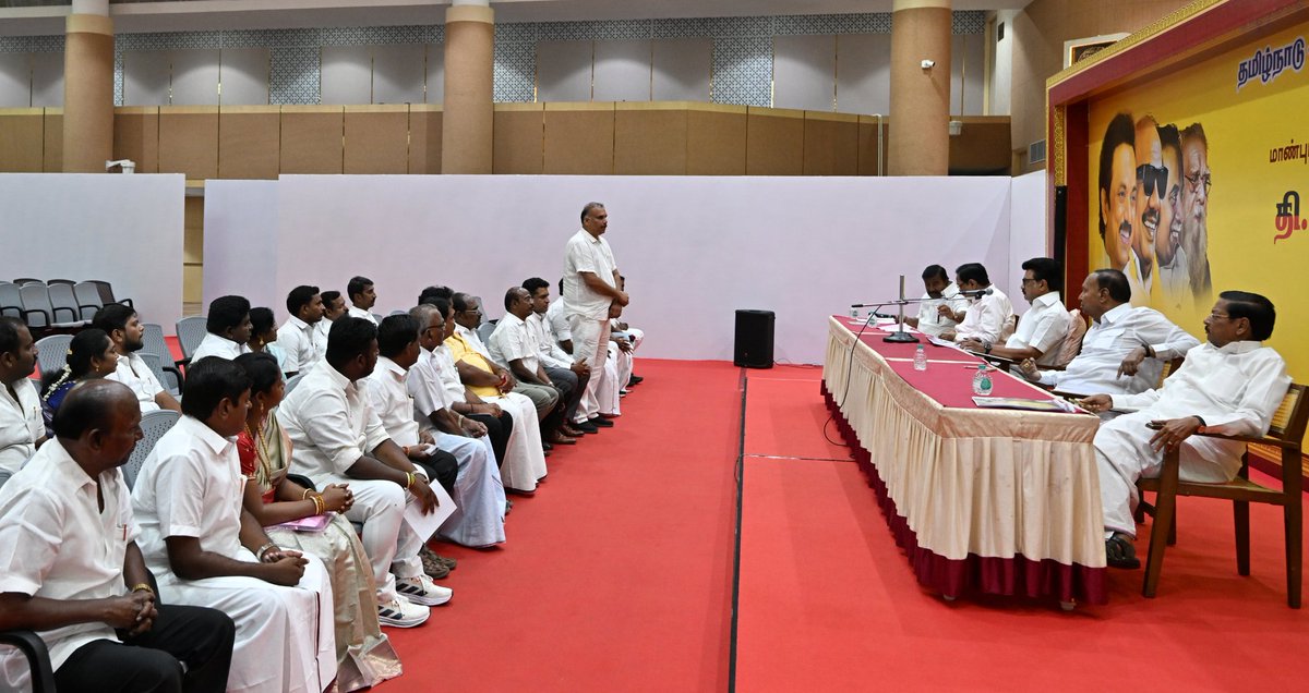 babu2577's tweet photo. திராவிட முன்னேற்றக் கழகத்தின் சார்பில் போட்டியிட விருப்பம��ு அளித்தவர்களுக்கான நேர்காணலில்,
சேலம் தெற்கு தொகுதியில் நமது கழக வெற்றி குறித்து தலைவரிடம் கலந்துரையாடிய போது... 1996 இல் திராவிட முன்னேற்ற கழகம் சேலத்தில் வெற்றி பெற்றது. அதன் பிறகு நடந்த சட்டமன்ற தேர்தலில் வெற்றி நமக்குக் கிட்டவில்லை, அதே சமயம் 2019 மற்ற���ம் 2024 நடைபெற்ற நாடாளுமன்றத் தேர்தலில் நாம் வெற்றி பெற்றோம். 
2026 இல் எதிர்வரும் சட்டமன்றத் தேர்தலில் நிச்சயம் திராவிட முன்னேற்றக் கழகம் வெல்லும் என நான் கூறினேன். 

எனது கருத்துக்களை மிகுந்த பொறுமையுடன்  கேட்ட மாண்புமிகு கழகத் தலைவர் @mkstalin எப்படி அவ்வளவு உறுதியாக சொல்கிறாய்?  என கேட்டார் . 
தொடர்ந்து திராவிட முன்னேற்றக் கழகத்தினுடைய செல்வாக்கு சேலத்தில் வளர்ந்து வருகின்றது. 
நமத��� திட்டங்களின் வெற்றி என்று சொல்லும் அளவிற்கு மகளிர் உதவித் தொகை, விடியல் பயணத்திட்டம் இல்லம் தேடி கல்வி, இல்லம் தேடி மருத்துவம்  இப்படி ஒவ்வொரு திட்டங்களிலும் அந்த தொகுதி மக்கள் பயன் பெற்றிருக்கிறார்கள்.
திராவிட மாடல் அரசின் வளர்ச்சி திட்டங்களும் செயல்பாடுகளும் சேலம்  மக்களின் நன்மதிப்பை பெற்றுள்ளது குறிப்பிடத்தக்கது மற்றும் பல புள்ளி விவரங்களை கூறியது, அத்தனையும் பொறும���யாக கேட்ட நம் மாண்புமிகு தலைவர் அதற்கான பதிலையும் கூறினார். 

சமநீதி, சமூகநீதி கடைபிடிக்கின்ற ��ம் தலைவர், பாகுபாடின்றி அனைவரின் தேவைகளையும் புரிந்துகொள்பவர்.  

கழகம் காக்கும் கருத்துக்கள் யாரிடமிருந்து வந்தாலும் அவர் அடிப்படைத் தொண்டராகவே இருந்தாலும்...... அனைவரையும் சமமென பாவிக்கும் குணம் தலைவருடையது. 

ஒவ்வொரு தொண்டனுக்கும் மதிப்பளிக்கும் நம் தலைவரின் ஆட்சி தொடர அயராது உழைப்போம்.
நொடிகள், நிமிடங்களாய் மாறிப்போன இந்த கலந்துரையாடல் என் மிகச்சிறந்த தருணங்களில் ஒன்ற��கிப் போனது.

திமுக வெல்லும்! 
திமுக கூட்டணி மட்டுமே வெல்லும்!!
@Udhaystalin @DuraimuruganDmk @KN_NEHRU @RSBharathiDMK @SalemRRajendran @Anbil_Mahesh @Dayanidhi_Maran @arivalayam @dmk_youthwing @dmksdwing