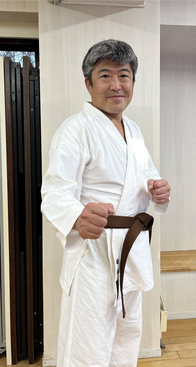 先日の昇級審査により、三級、茶帯となりました😊黒帯目指して、稽古等、励んで参ります！

#空手 #karate #松濤館