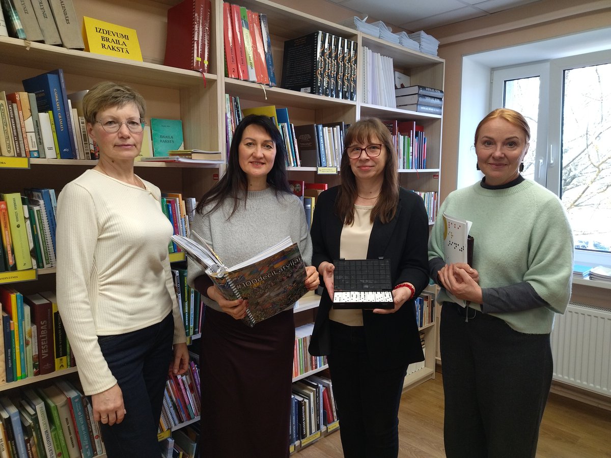 18. martā ar mūsu bibliotēkas pielāgotiem resursiem un pakalpojumiem cilvēkiem ar lasīšanas grūtībām iepazinās Lūznavas muižas pārvaldniece Iveta Balčūne un kultūras projektu vadītāja Inga Žirgule.
Pateicamies par izrādīto interesi, uz veiksmīgu sadarbību turpmāk!