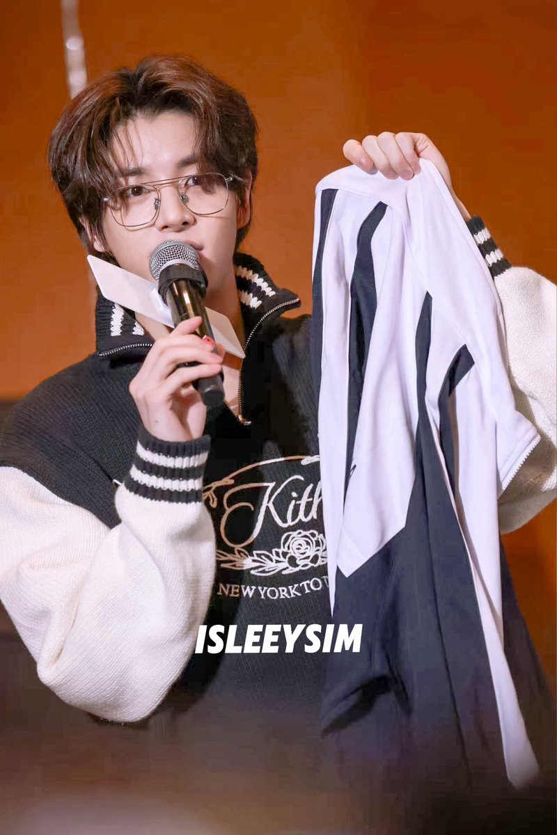 isleeysim's tweet photo. 20260321
yzy·shanghai

૮ •𖥦• აᐝ

#제이크 #JAKE #ジェイク 
#심재윤 #SIMJAEYUN #沈载伦 
#엔하이픈 #ENHYPEN_JAKE #ENHYPEN https://t.co/q3fcAfK7xo