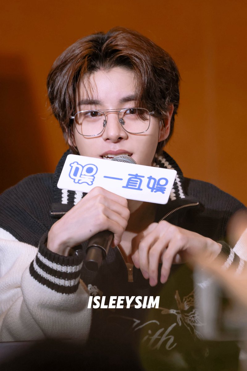 isleeysim's tweet photo. 20260321
yzy·shanghai

૮ •𖥦• აᐝ

#제이크 #JAKE #ジェイク 
#심재윤 #SIMJAEYUN #沈载伦 
#엔하이픈 #ENHYPEN_JAKE #ENHYPEN https://t.co/q3fcAfK7xo