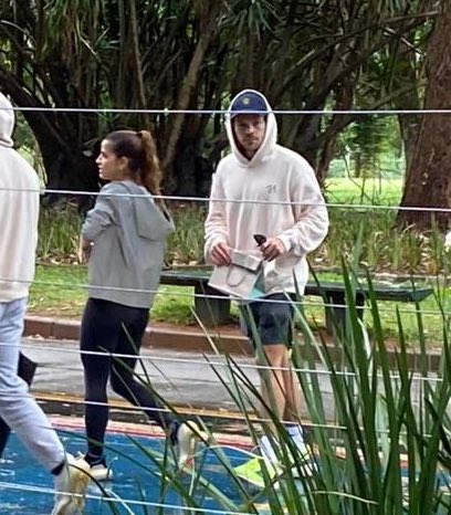 loverchiefs87's tweet photo. >>NUNCA<< vou superar o harry correndo no parque do ibirapuera com a sacolinha da boticário https://t.co/Rw3emPK8jM
