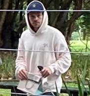 loverchiefs87's tweet photo. >>NUNCA<< vou superar o harry correndo no parque do ibirapuera com a sacolinha da boticário https://t.co/Rw3emPK8jM