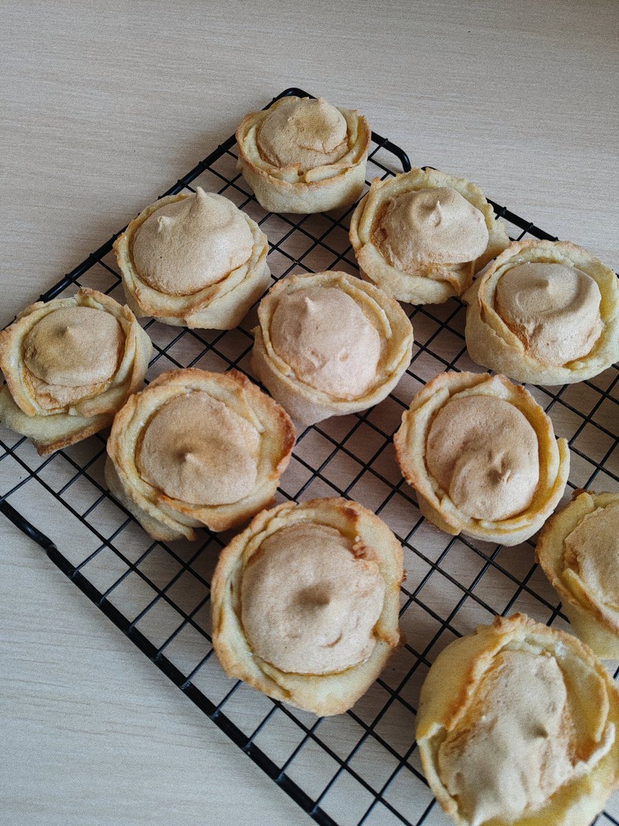 адельхейг tweet media