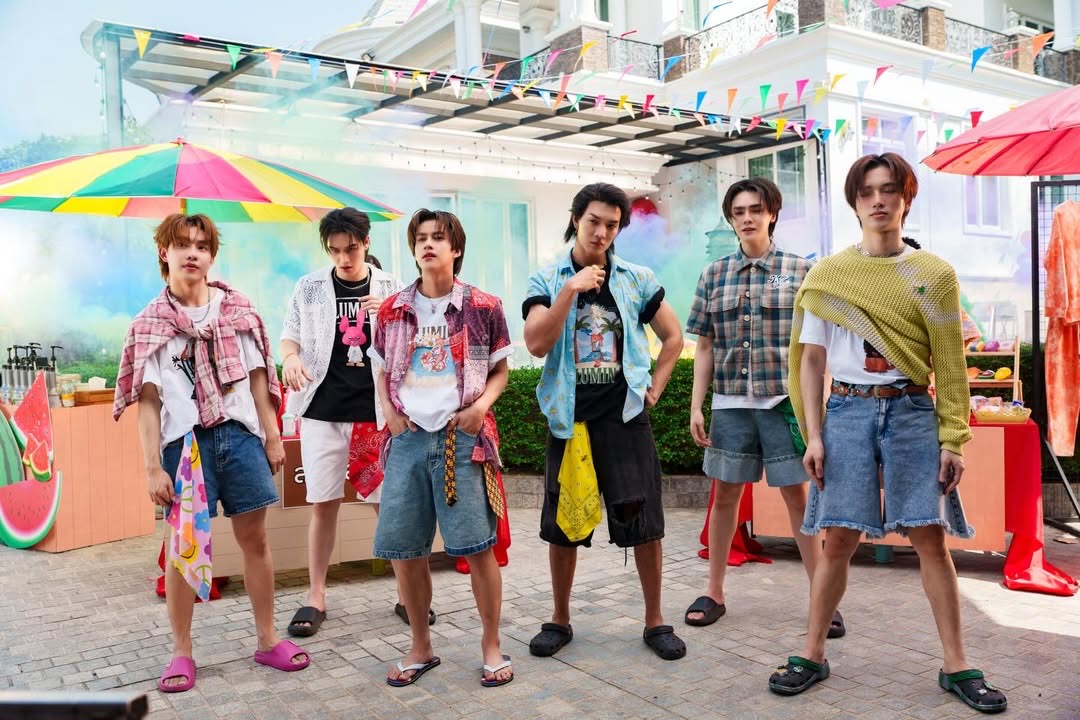 <a href="/auau852/">Auau15_15🥦👽🐰💚</a> แต่ตอนนี้ยังไงก็จิ๋วแฉบฉามขวบ

ตัวจิ๊ดนุงแถมดีกรีความดื้อ
น่าจะระดับบิ๊กบอส
พี่ไม่ดื้อสบู่ ดื้อสา ดื้อสา ดื้อสา พี่ไม่ดื้อสบู่
ละกะถูถูถู🎶🎵🎶🎼📣

😆😆😆

2103 Oat My Sunshine

#OatPasakorn

#ดื้อสบู่ #ProjectM  #TooHandsome 

ลิ้งค์เต็ม👇
youtu.be/AUeWCqtGAlQ?si…