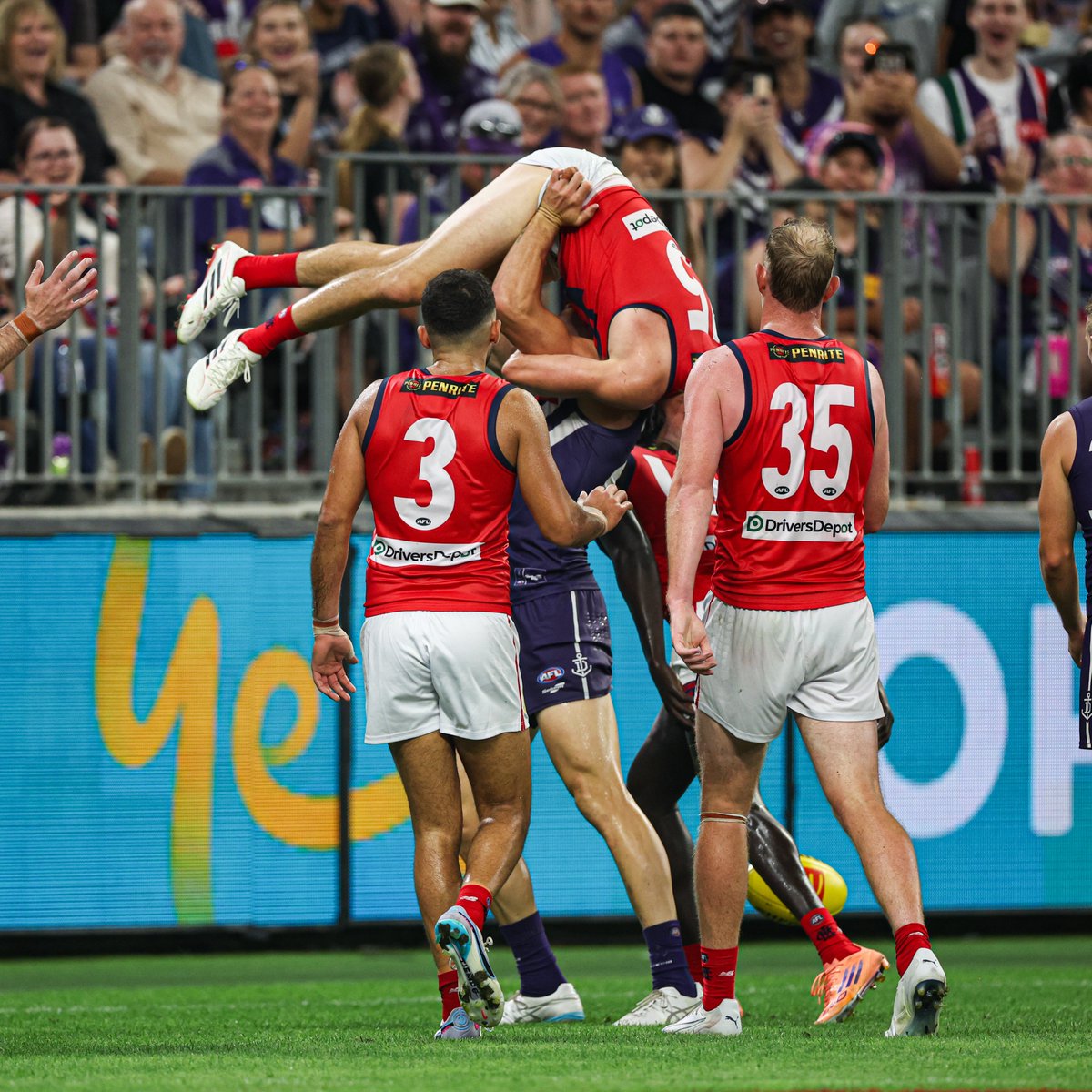 nah what is going on here

#foreverfreo #AFLFreoDees