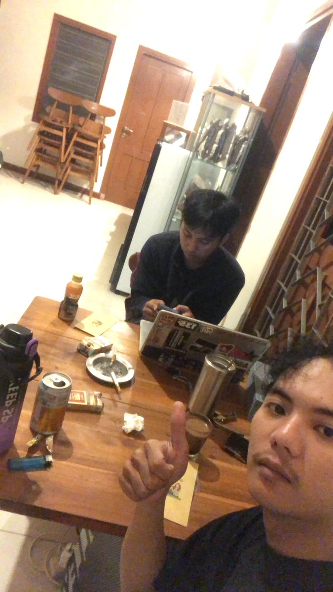 hantu aowkwkucing tweet media