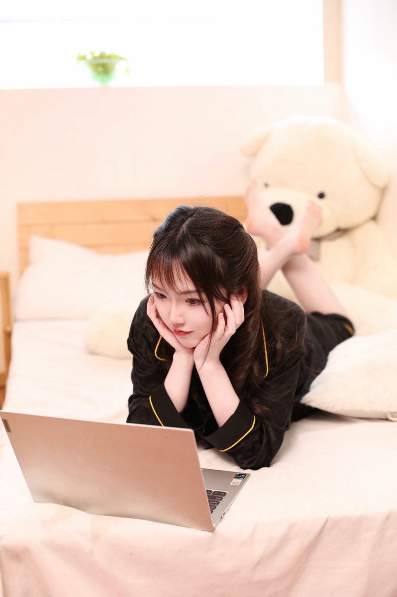 0x小师妹 tweet media