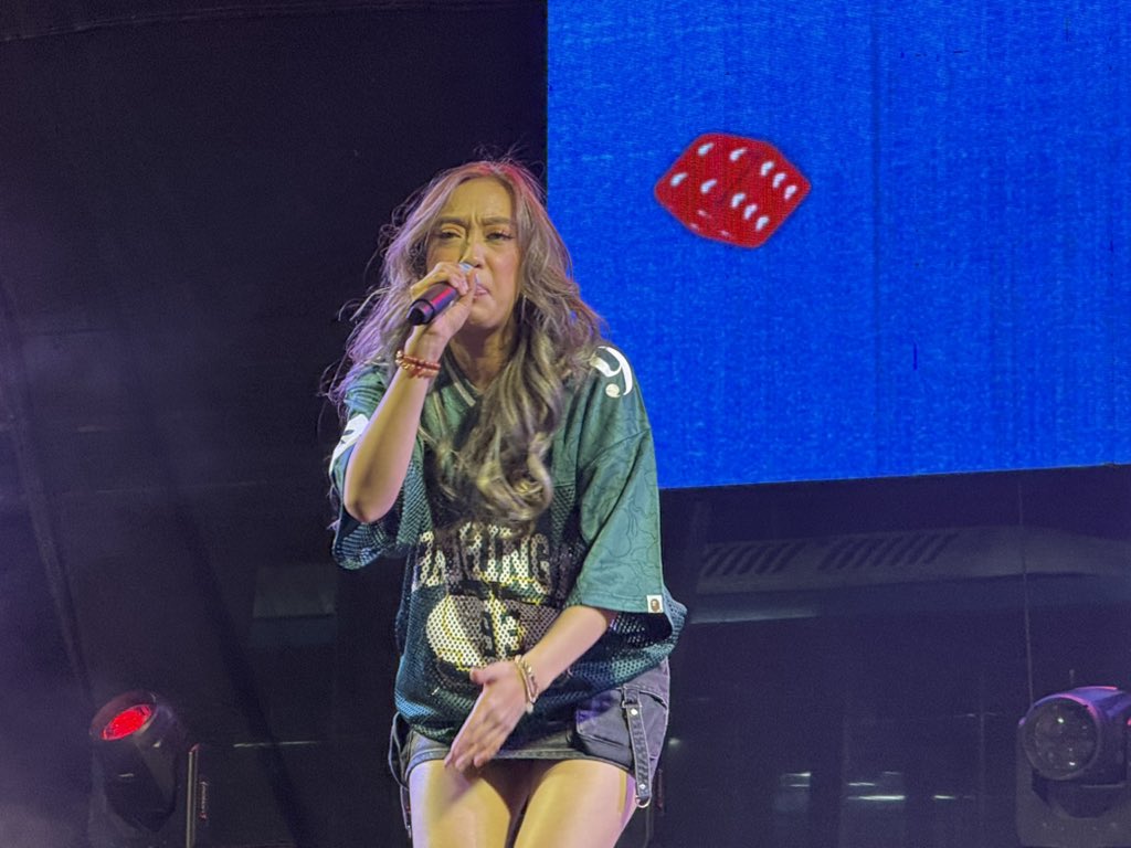 kowalerts's tweet photo. HAPPENING NOW: ABS-CBN Music artist #FANA as pre show performer here at Market Market for Signal Detected: Blooms Day with BINI

BINIDetected At MarketMarket
#BINI_SignalDetected #BINI https://t.co/mnnGFMKsGl