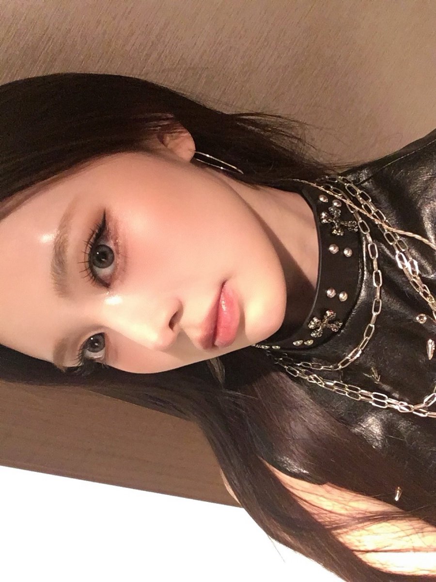 jeemixn's tweet photo. ㅤㅤㅤ
            𝖨𝗇  𝗌𝗁𝖺𝖽𝖾𝗌  𝗈𝖿  𝗆𝗈𝗇𝗈𝖼𝗁𝗋𝗈𝗆𝖾,
            𝗌𝗁𝖾        𝖿𝗂𝗇𝖽𝗌        𝗁𝖾𝗋        𝗅𝗂𝗀𝗁𝗍,
            𝖠        𝗉𝗈𝗋𝗍𝗋𝖺𝗂𝗍        𝗈𝖿       𝗀𝗋𝖺𝖼𝖾,
            𝗂𝗇     𝖻𝗅𝖺𝖼𝗄     𝖺𝗇𝖽     𝗐𝗁𝗂𝗍𝖾     ❤︎ 
ㅤ https://t.co/yG73wDM0Ii
