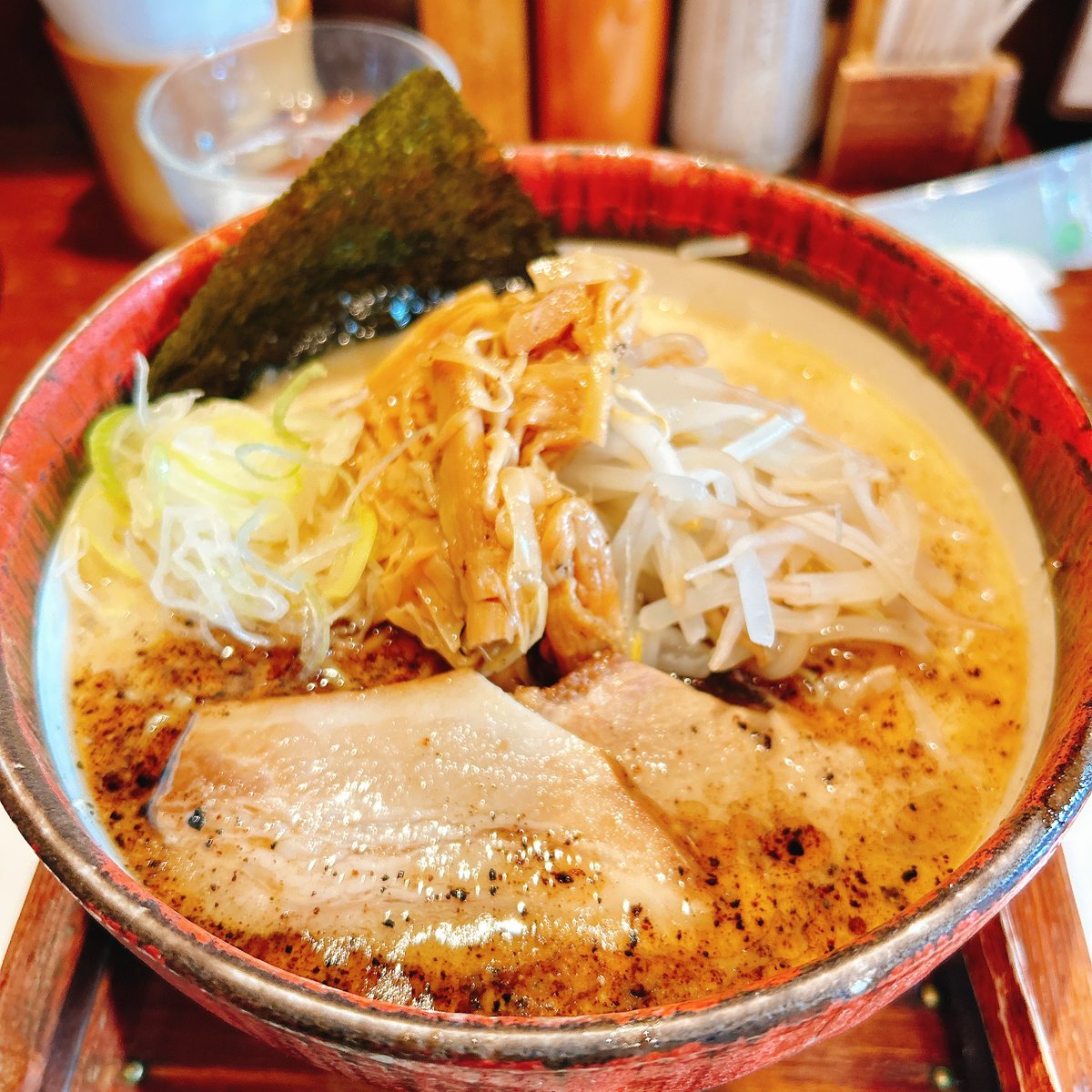 tigertiger1999's tweet photo. #吉祥寺　真風
鯛塩、味噌も美味しいですが、今日は白豚骨を頂きました！白が1番好きかも！ https://t.co/B8PgY3bsEc