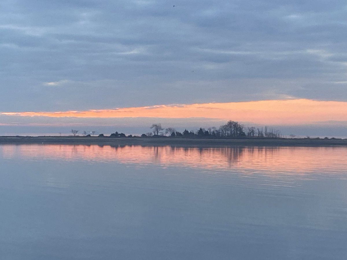 thapopejon's tweet photo. #Bridgeport 6:55 AM https://t.co/pRXTp0CX6m