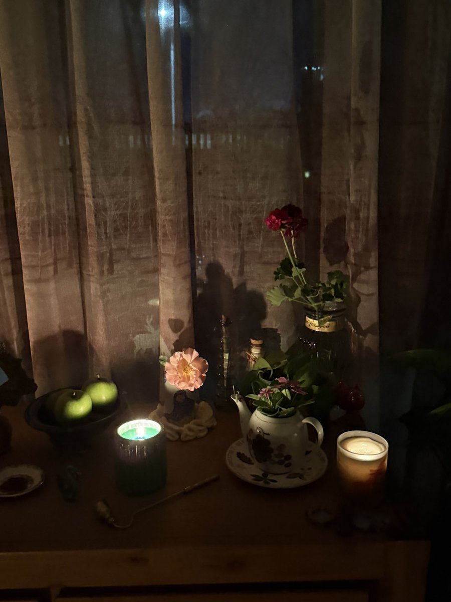 Gallery_Mona's tweet photo. A table of memories, light, and new beginning,
Celebrating Nowruz with colors, flowers, and the quiet beauty of tradition. Each detail holds a story, each symbol a wish for renewal, joy, and a year filled with hope. 
#Nowruz #HaftSeen #SpringRenewal #NewYearVibes https://t.co/YMH3LsoWiI