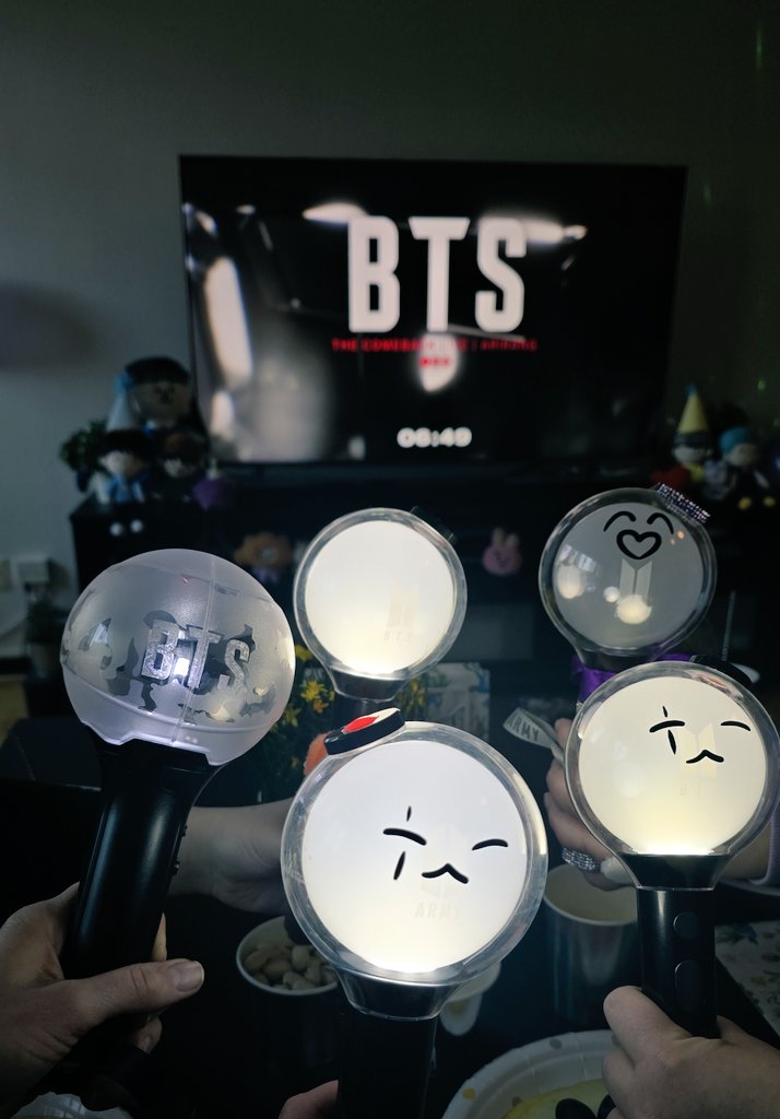 ljjna's tweet photo. LETS GOOOO 💜💜🔥🔥
#ARIRANG 
@vicki_taetae @it_is_julia_ @ArtColly @btstomybeat @RosePrinceJin https://t.co/W5rExOHrs1