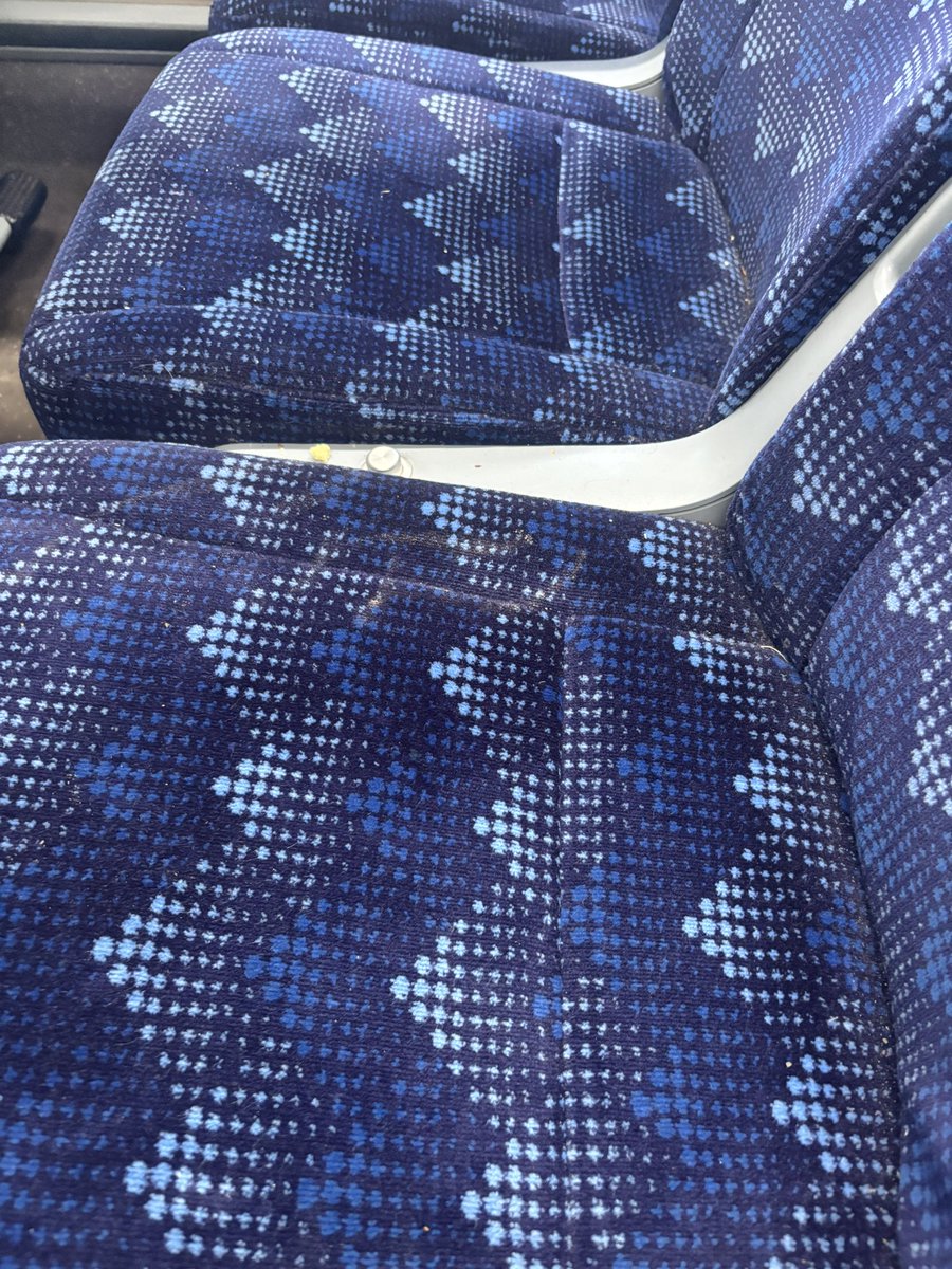 pankajbel's tweet photo. @indianrailway__ @RailMinIndia 
I am travelling from Ayodhya Cantt to Anand Vihar Delhi right now by Vande Bharat 222425. PNR-2732316377
The train arrived late  and was scheduled to leave at 3.55 pm . The coaches remained closed till. 4.15 pm for cleaning  to get dirty seats https://t.co/aLemsE757k