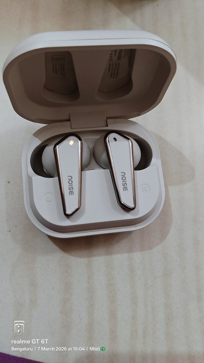 Sourav_D99's tweet photo. @gonoise your product is not working properly . I tried to complain but nothing happened . Return my product.
@jagograhakjago 
@noise https://t.co/ZoRtcNdIhg