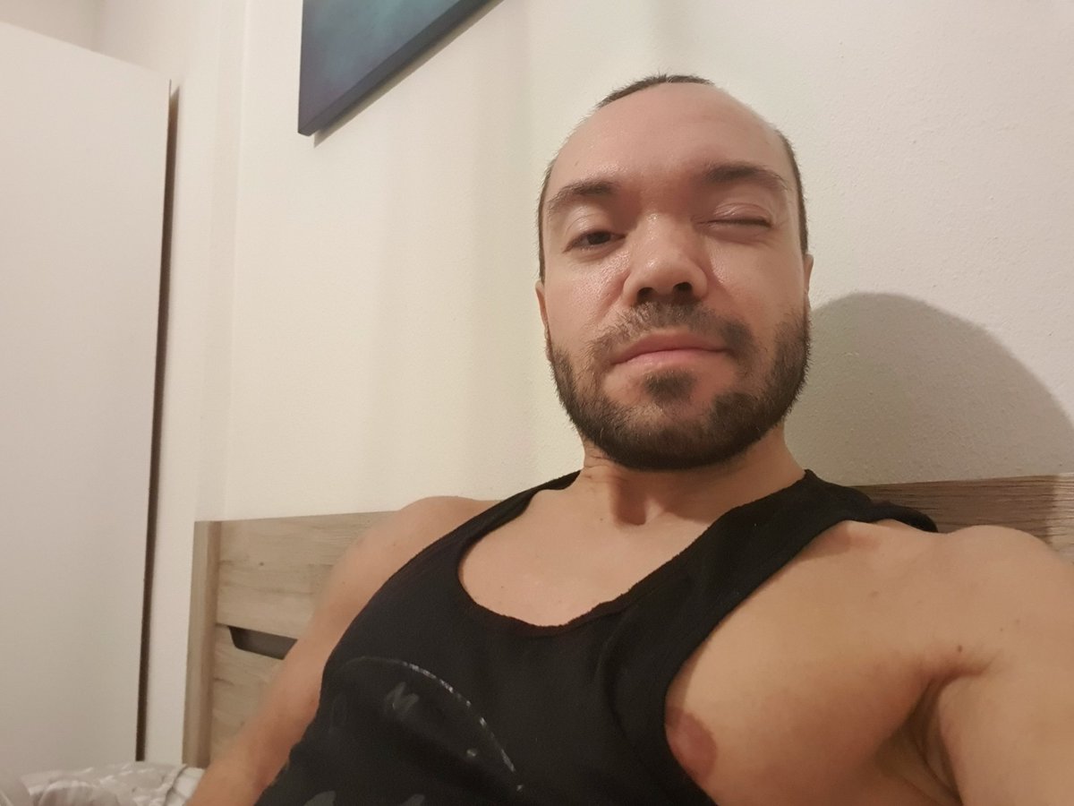 TheGreekMidget tweet media