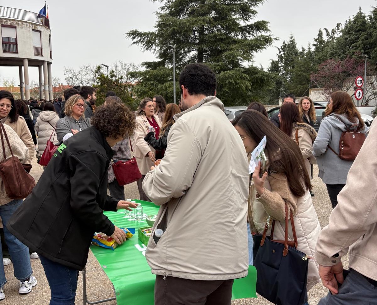 SATSE_CLM's tweet photo. Hoy l@s delegad@s de @SATSE_CLM han dado información y apoyo a las enfermeras y enfermeros que se examinan en la OPE del SESCAM en las cinco capitales de Castilla-La Mancha ¡Mucha suerte a tod@s! #Enfermeria https://t.co/7RynZwaVk3