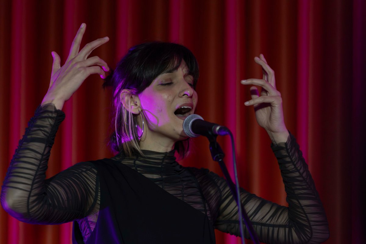 medol_TGN's tweet photo. Un “polsim de dol” pel Dia Mundial de la Poesia!
Ahir #POESSIA va seguir amb el duet musical ÖLIVIAS i el rapsoda Joan Rotger Julià amb l’estrena del seu "Polsim de dol". https://t.co/i5Fc9gT7hV