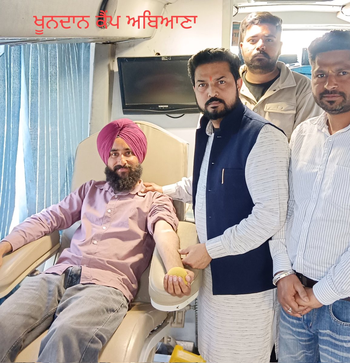 AAPkaMukaari's tweet image. ਸ਼ਹੀਦ-ਏ-ਆਜ਼ਮ ਸ੍ਰ. ਭਗਤ ਸਿੰਘ, ਰਾਜਗੁਰੂ ਤੇ ਸੁਖਦੇਵ ਜੀ ਦੀ ਪਵਿੱਤਰ ਯਾਦ ਨੂੰ ਨਮਨ ਕਰਦੇ ਹੋਏ 
"ਐਂਟੀ ਕਰੱਪਸ਼ਨ ਐਂਟੀ ਕ੍ਰਾਈਮ ਫਾਊਂਡੇਸ਼ਨ ਭਾਰਤ" ਦੀ ਪੰਜਾਬ ਇਕਾਈ ਵੱਲੋ ਹਲਕਾ ਰੋਪੜ ਦੇ ਪਿੰਡ ਅਬਿਆਣਾ ਵਿਖੇ ਲਗਾਏ ਗਏ ਪਹਿਲੇ ਖੂਨਦਾਨ ਕੈਂਪ ਵਿੱਚ ਸ਼ਿਰਕਤ ਕੀਤੀ।
#anticorruption #anticrime