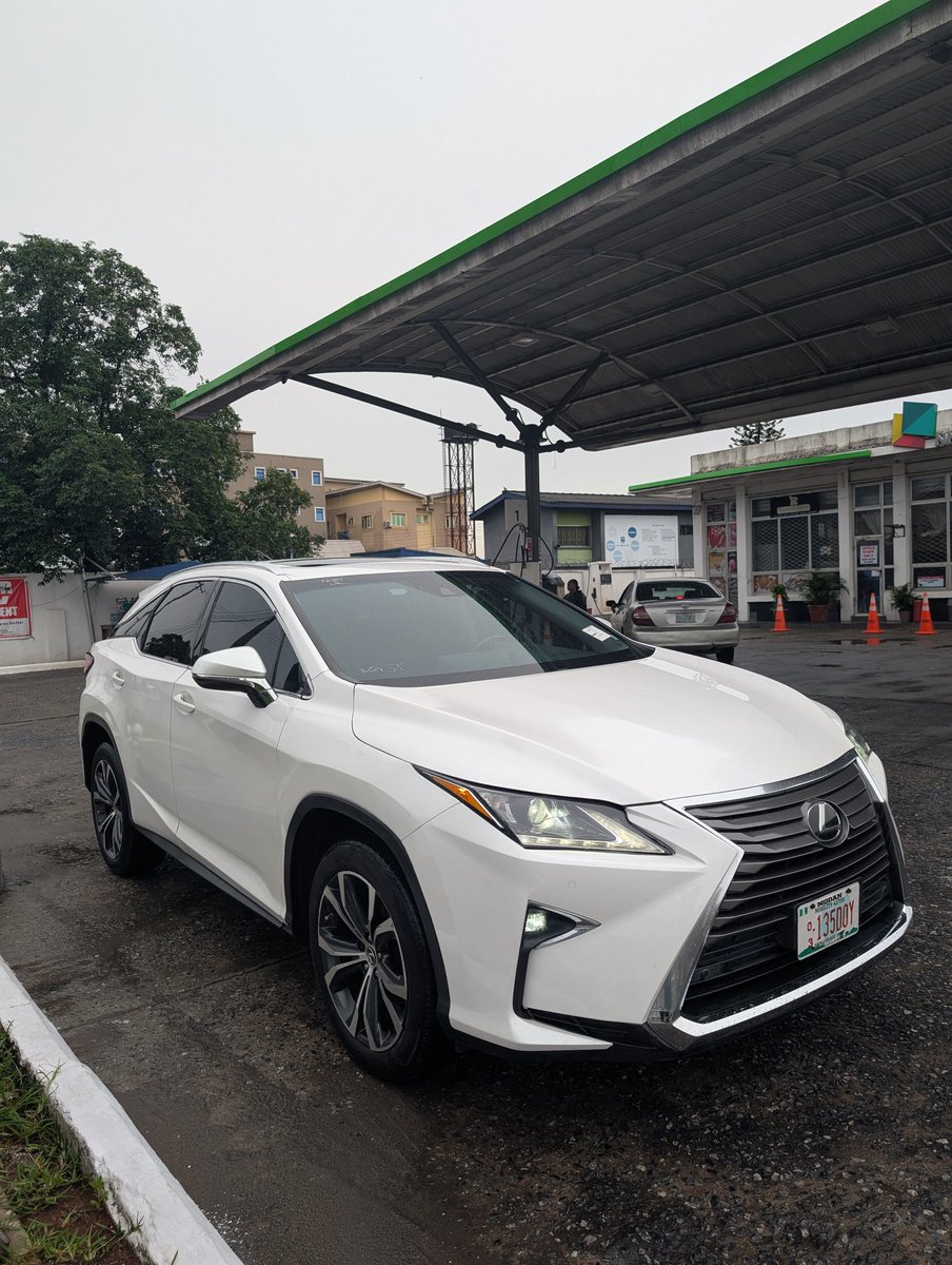 Olóyè. tweet media