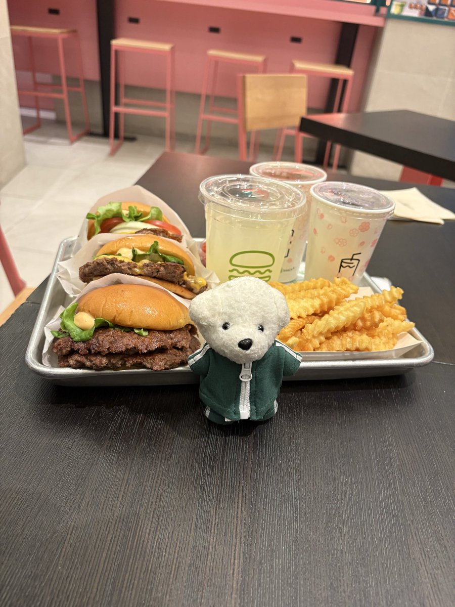 シェイクシャックうま~ ₍ᵔ· ̫·ᵔ🍔