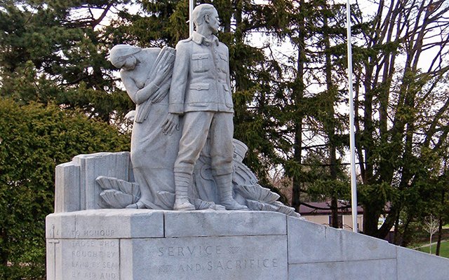 Warmemoria52861's tweet photo. Welland Crowland War Memorial - https://t.co/42BRa9QeQf - War Memorial Stories is a methodical digital archive dedicated to preserving the personal narratives behind local war memorials. #Welland #Ontario #Canada #WarMemorial 🇨🇦 https://t.co/raufHlEvrA