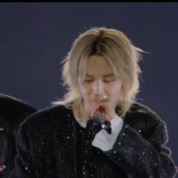 jiminticaI's tweet image. OH MY GOD JIMINS HAIR