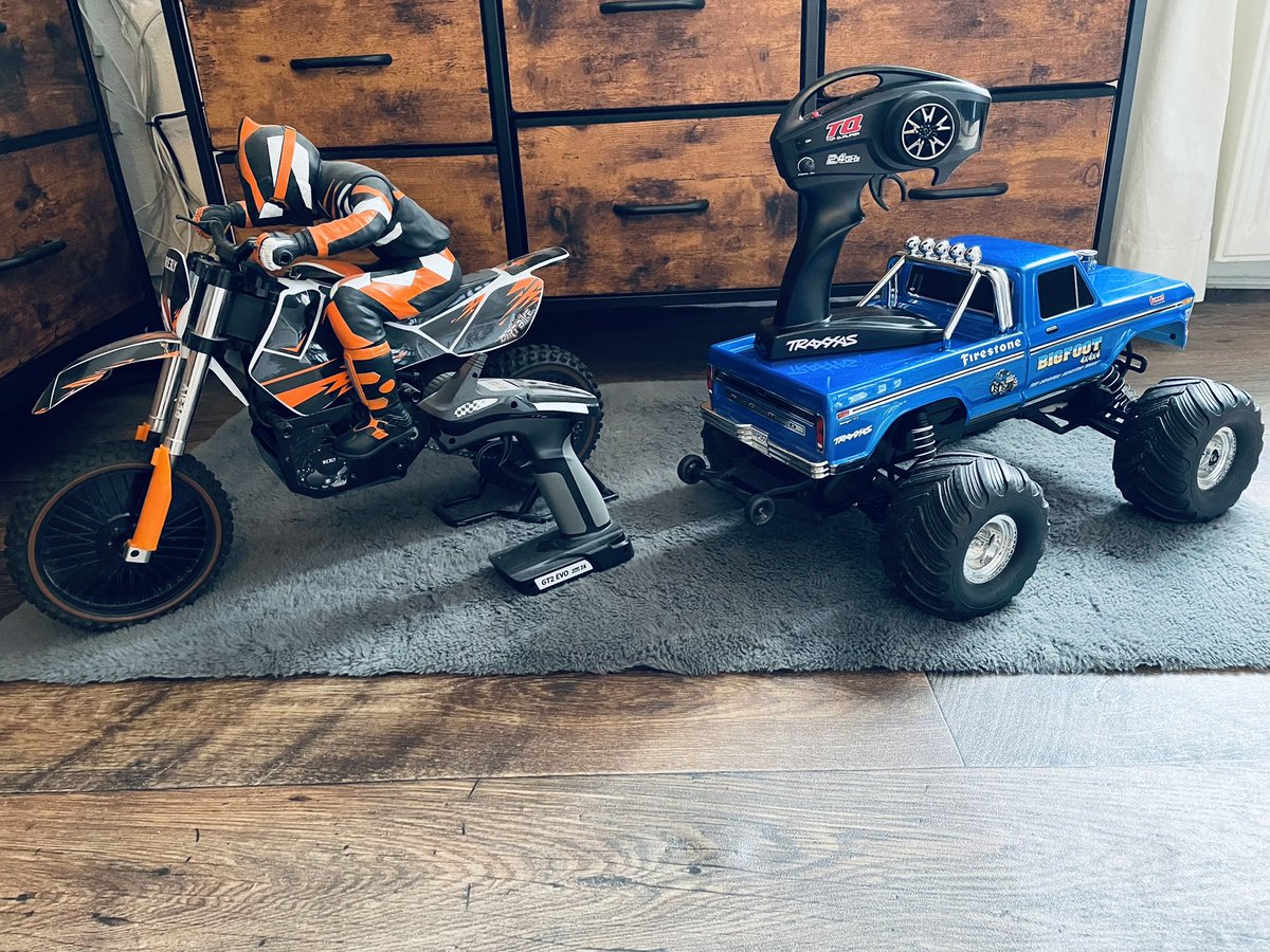 worstcase1981's tweet image. Ich bin unentschlossen 👀 wen jage ich zuerst durch die Pampa #Bigfoot oder das #Dirtbike 😋