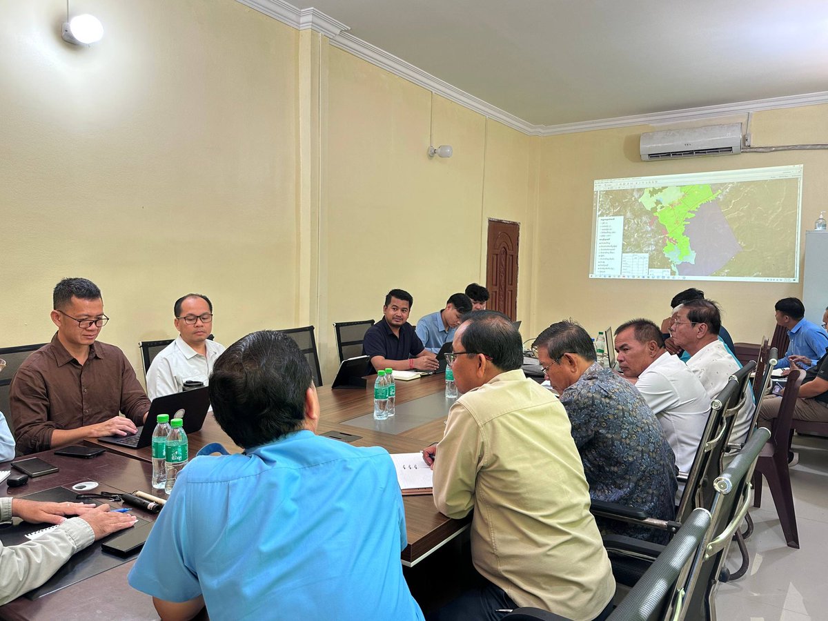 BoreyChum's tweet photo. Working with local government on data collection for preparation for land use zoning. 

We will release more information about new Land Use Long Term planning for Kampong Sela https://t.co/IVpxzrroOW