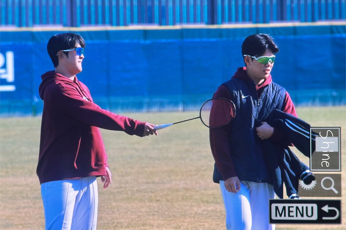 배드민턴 아조씨🏸 신나게 라켓 휘두르다가 혼났어요(아님