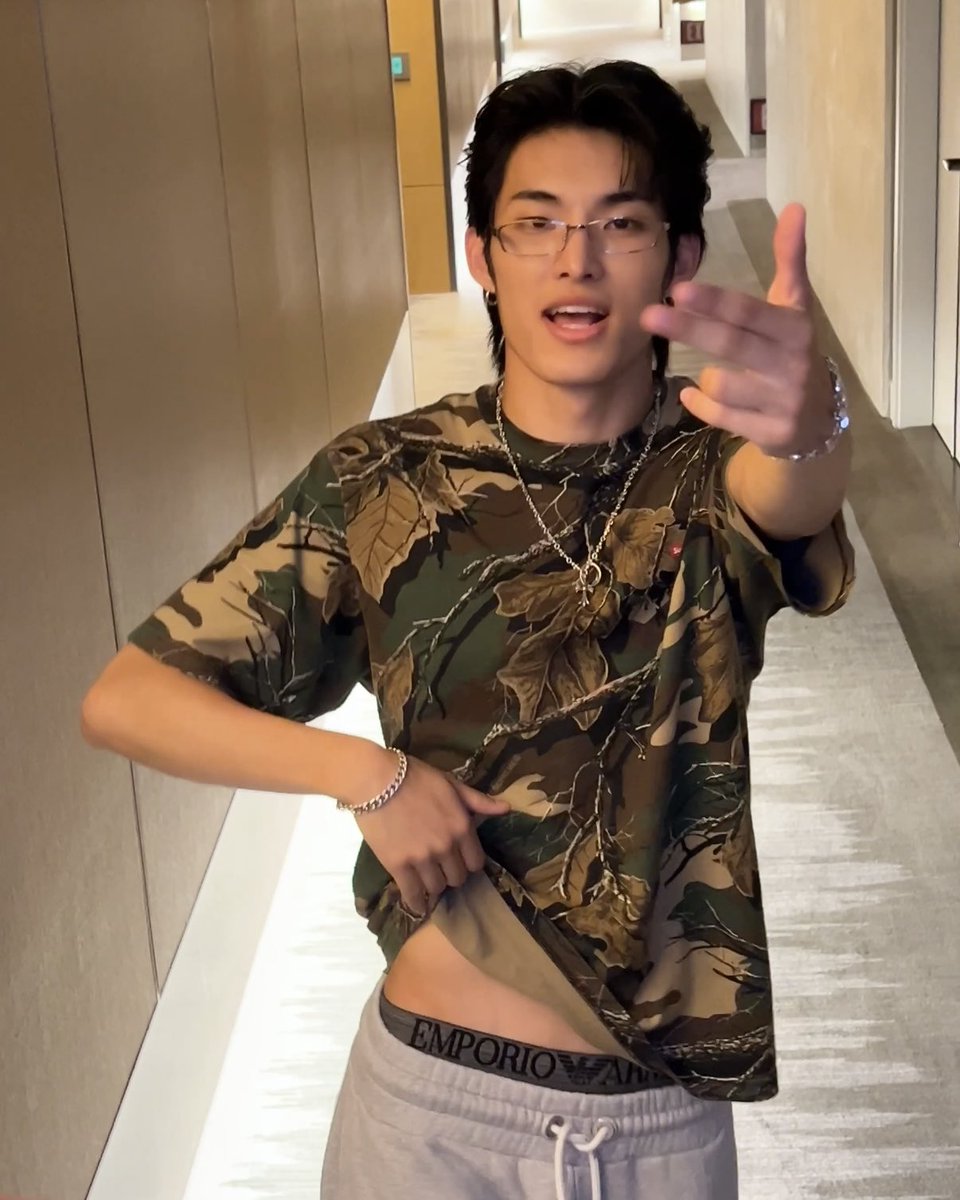 ilyyechan's tweet image. #whore #member