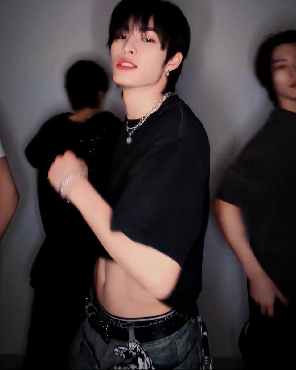 ilyyechan's tweet image. #whore #member