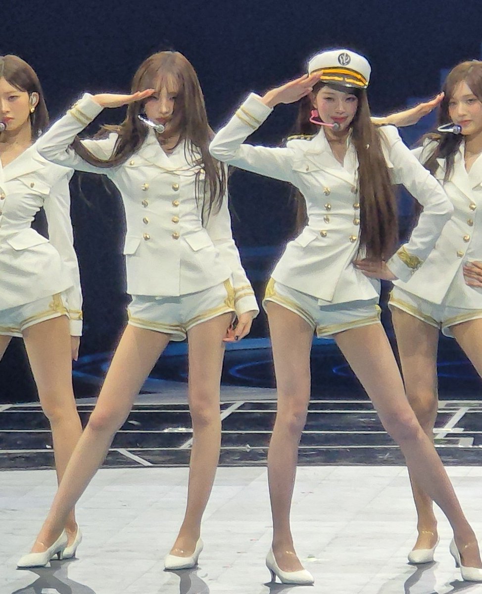 lizzie 𝜗᭪ tweet media