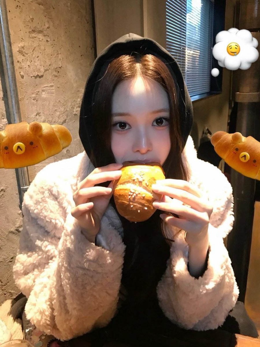 jeemixn's tweet photo. There's even chewy dubai cookie gelato ♥︎% https://t.co/kbHrw5Rstp