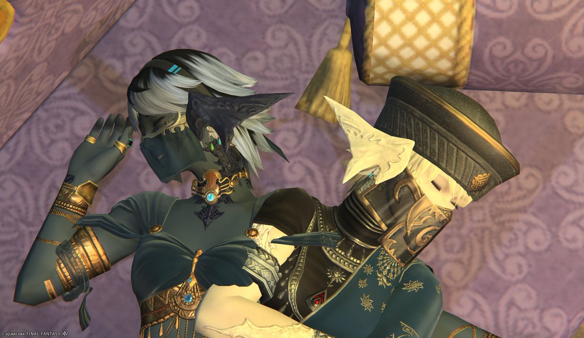 ここは入ったら野良さんたちが宴で踊りあかしてたのでサイリウム振って待ってた。
羽ちあ可愛いね～～～～～～～～～～！後私もついでのピン写。
この椅子寝れるらしいと聞いて居眠りしたあむちあに死んだふりで添い寝を試みた者。私。
Unicorn エンピ 7区アパルトメント 6