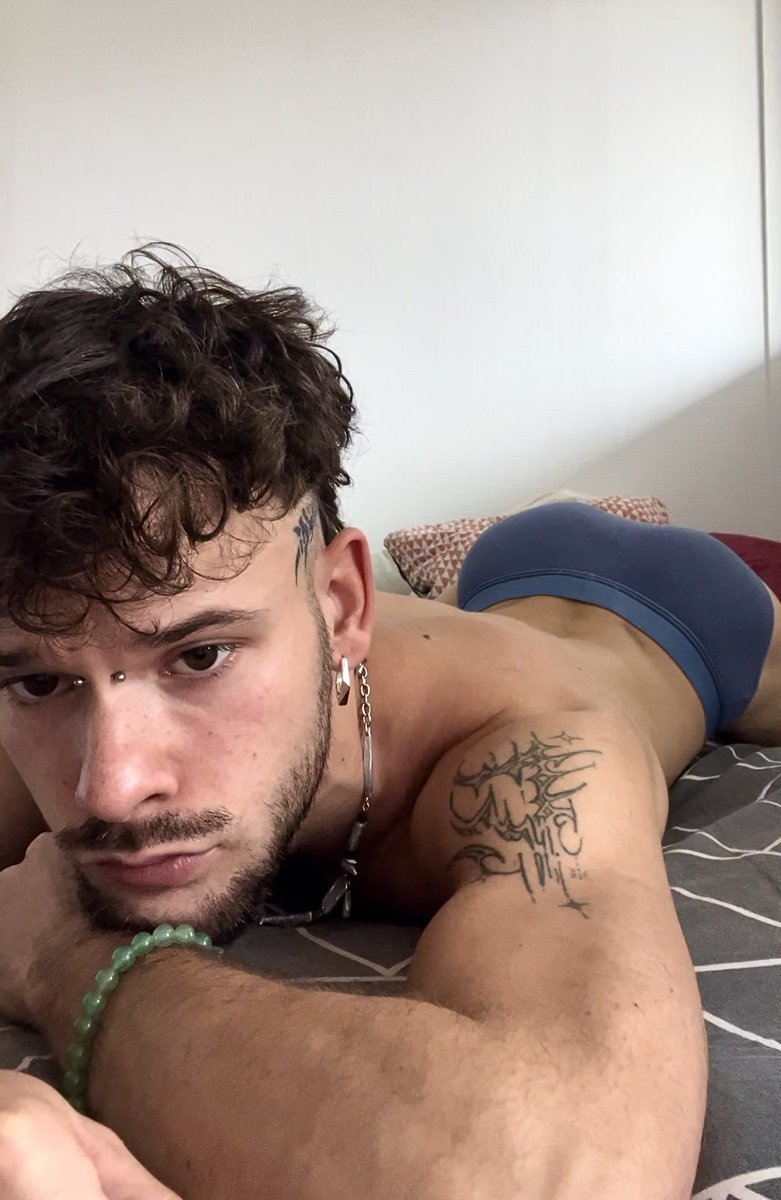 yourb0i 🌙 tweet media