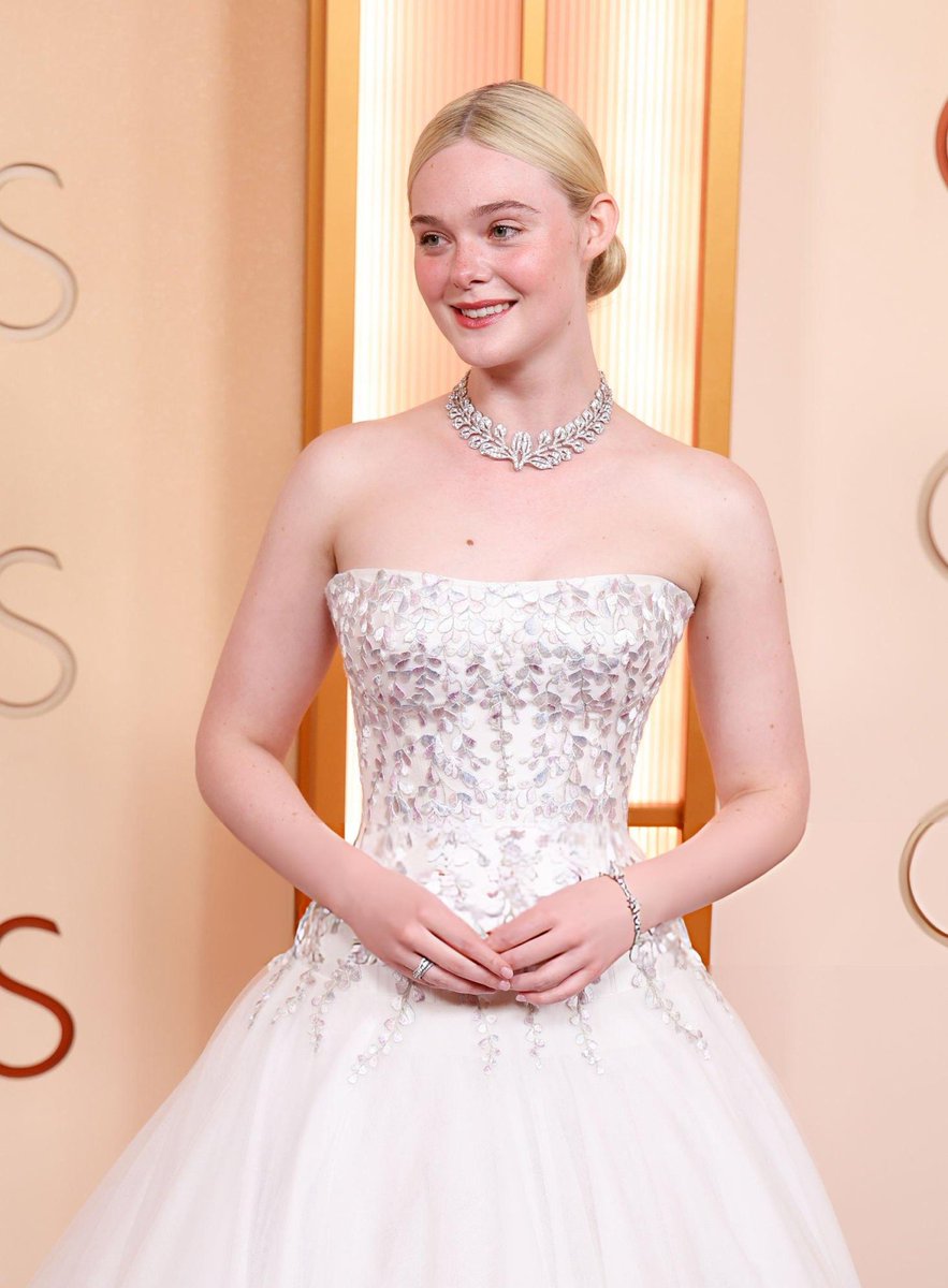 Elle Fanning Media tweet media