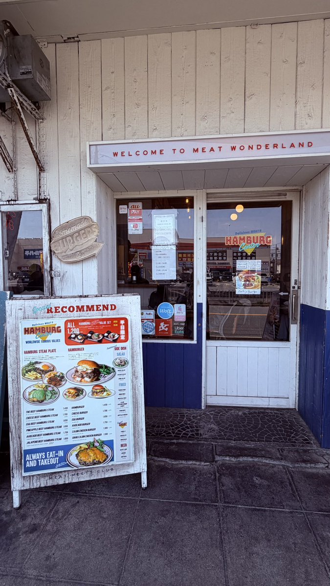YKo0721's tweet photo. 今日のランチは高井田の「HAMBURG CENTER」さんへ🍽️
運ばれてきた瞬間このビジュアルにノックアウト…🥊🍳
肉汁あふれるハンバーグと
とろ〜り半熟卵の相性が
もう最高でした😋
付け合わせのポテトまで
ホクホクで大満足🙆‍♀️
お腹いっぱいです😁
#HAMBURGCENTER #高井田ランチ #東大阪グルメ #ハンバーグ https://t.co/24Ay3QfKV2
