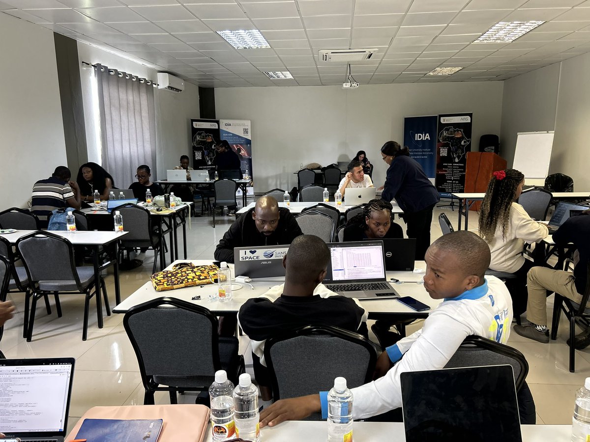 Hack4Dev tweet media