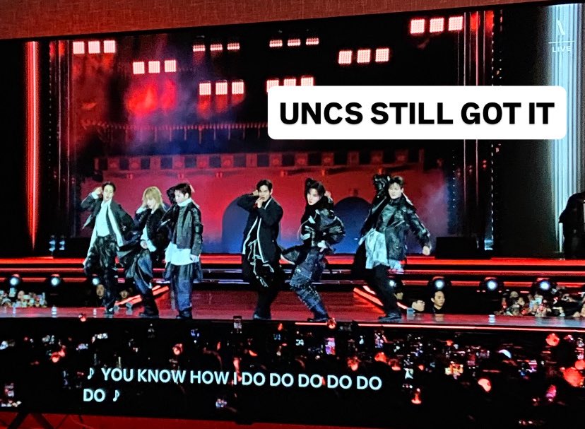 saf seeing bts 🪭 tweet media